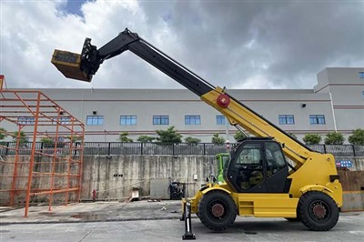 कॉम्पैक्ट टेलीहैंडलर