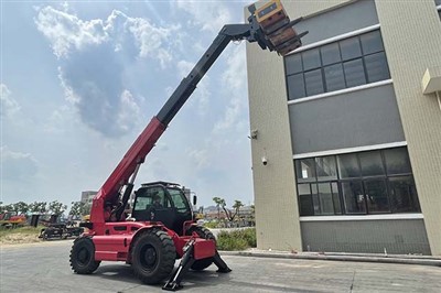 टेलीस्कोपिक बूम फोर्कलिफ्ट ट्रक